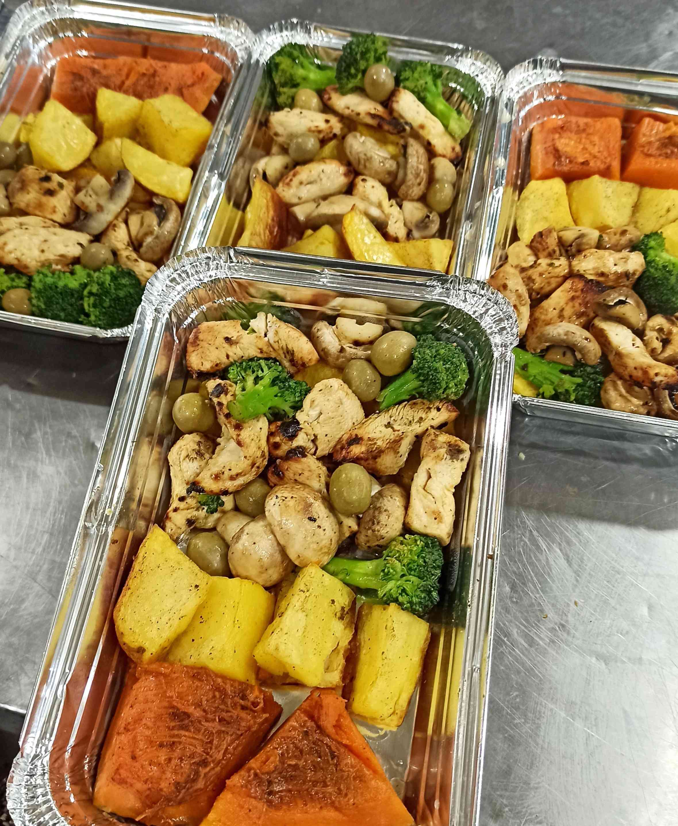 غذای رژیمی چیست و چه نقش مهمی در خدمات غذایی سازمانی امیرخان دارد؟